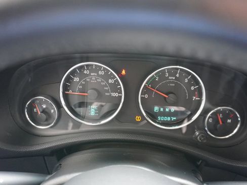 Used 2018 Jeep Wrangler Unlimited Sahara w/ Connectivity Group AWD/4WD image 9