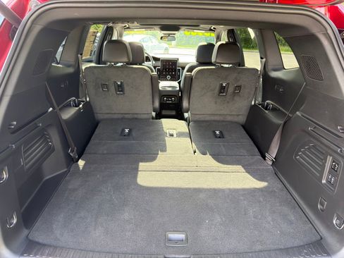 Used 2024 GMC Acadia Denali w/ LPO, Floor Liner Package FWD image 32