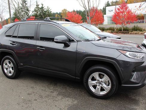 Used 2020 Toyota RAV4 XLE image 6