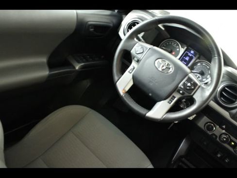 Used 2019 Toyota Tacoma SR5 AWD/4WD image 16
