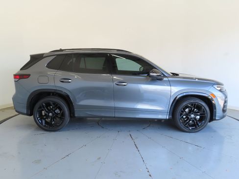 New 2026 Volkswagen Tiguan SE R-Line image 2