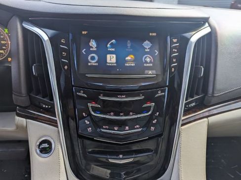 Used 2015 Cadillac Escalade Luxury image 22