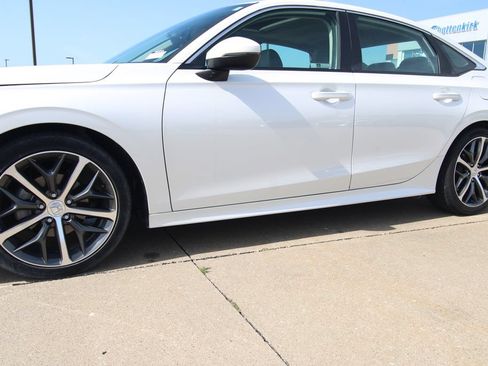 Used 2023 Honda Civic Touring image 10