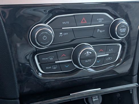 Used 2023 Chrysler 300 Touring L w/ Comfort Group RWD image 19