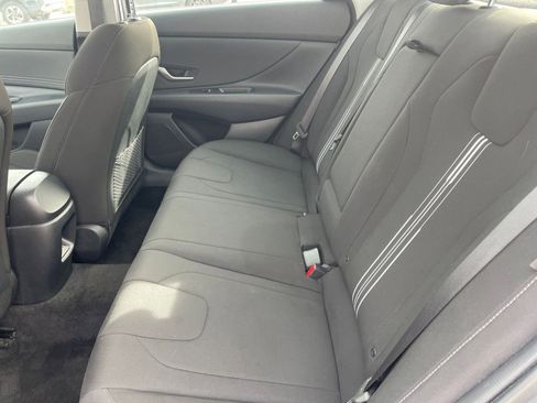 Used 2025 Hyundai Elantra SEL image 25