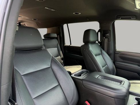 Used 2021 Chevrolet Suburban LT RWD image 34