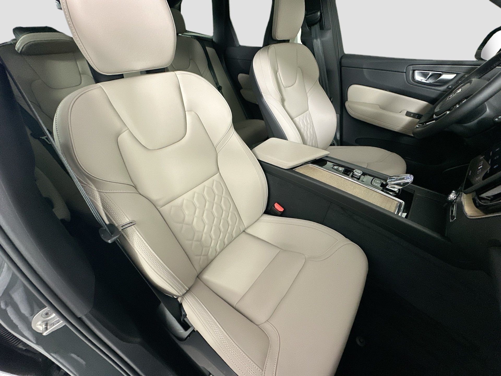 Certified 2026 Volvo XC60 B5 Core w/ Climate Package AWD/4WD image 27