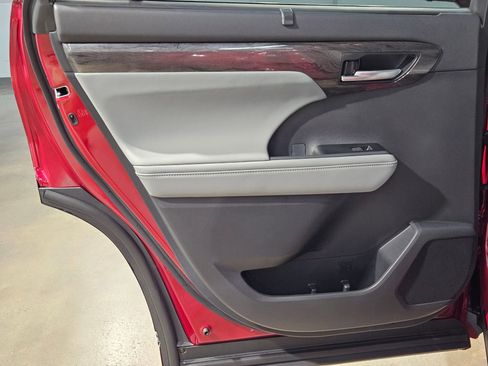 New 2026 Toyota Highlander Platinum AWD/4WD image 20