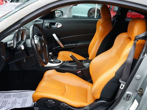 Used 2006 Nissan 350Z Touring w/ (N93) Cargo Convenience Pkg image 14