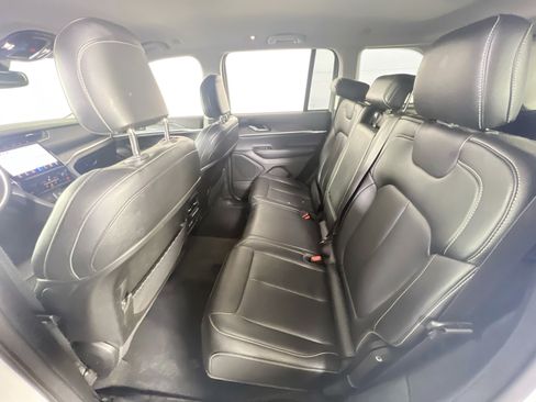 Used 2023 Jeep Grand Cherokee Limited AWD/4WD image 24