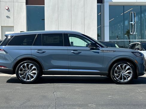 New 2025 Lincoln Aviator Reserve w/ Luxury Package image 2