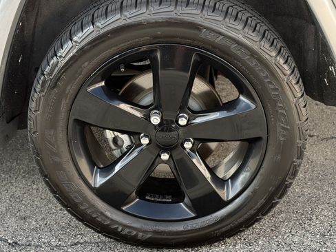 Used 2015 Jeep Grand Cherokee Altitude AWD/4WD image 25