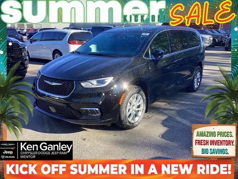New 2026 Chrysler Pacifica Select AWD/4WD image 3