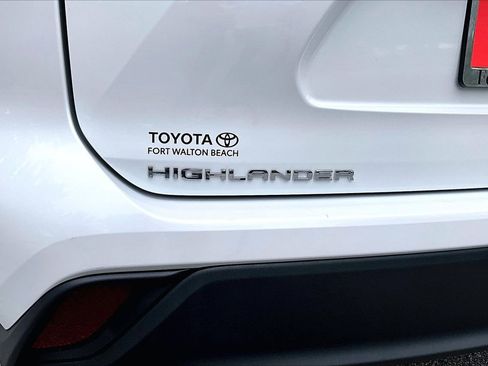 Used 2025 Toyota Highlander XLE FWD image 27