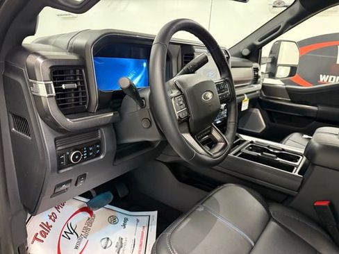 New 2026 Ford F250 Platinum w/ FX4 Off-Road Package image 12