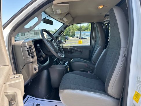 Used 2025 GMC Savana 2500 w/ Driver Convenience Package RWD image 9