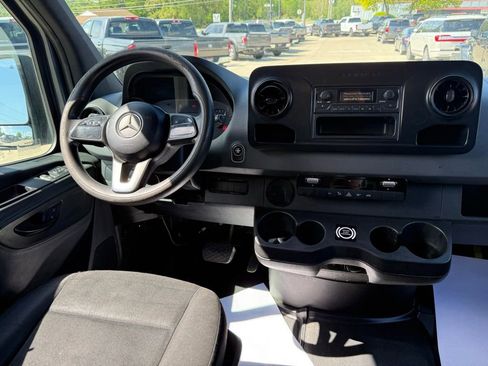 Used 2019 Mercedes-Benz Sprinter 144 image 8