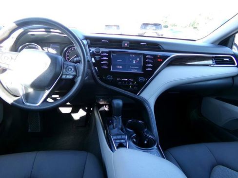 Used 2018 Toyota Camry LE image 27
