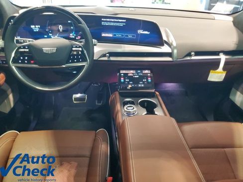 Used 2027 Cadillac Vistiq Platinum AWD/4WD image 11