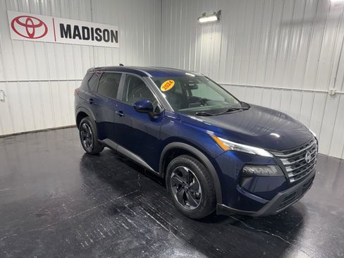 Used 2024 Nissan Rogue SV AWD/4WD image 4