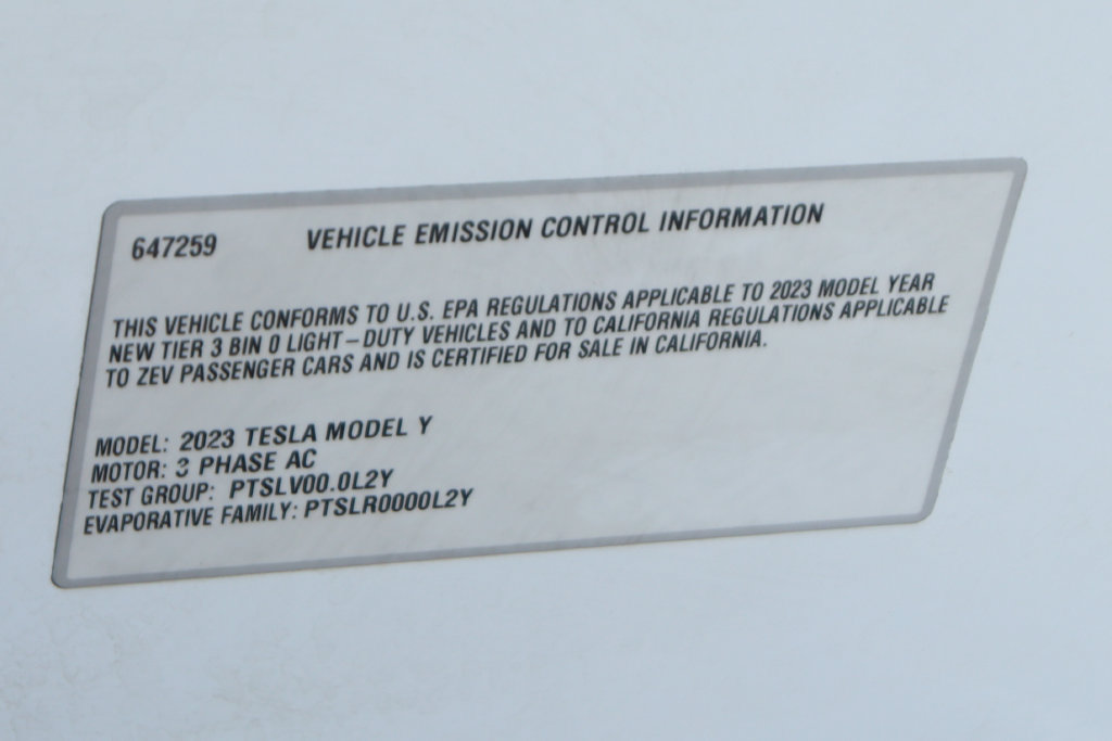 Used 2023 Tesla Model Y Performance AWD/4WD image 13