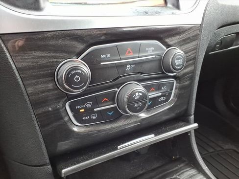 Certified 2018 Chrysler 300 Touring image 19