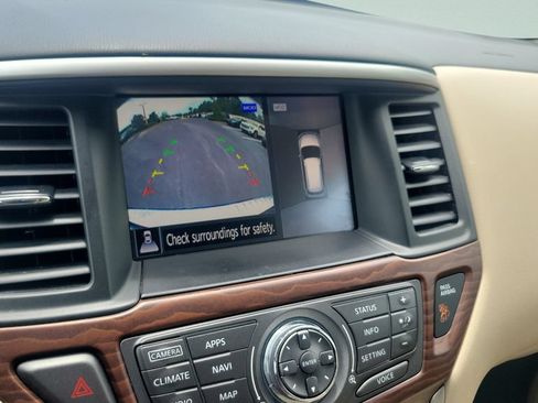 Used 2017 Nissan Pathfinder Platinum FWD image 18