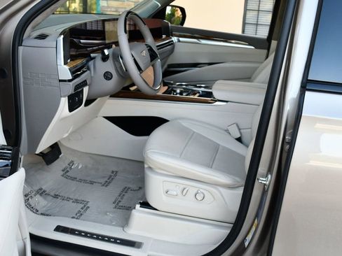 Used 2025 Cadillac Escalade Sport Platinum w/ LPO, ONYX Package image 50