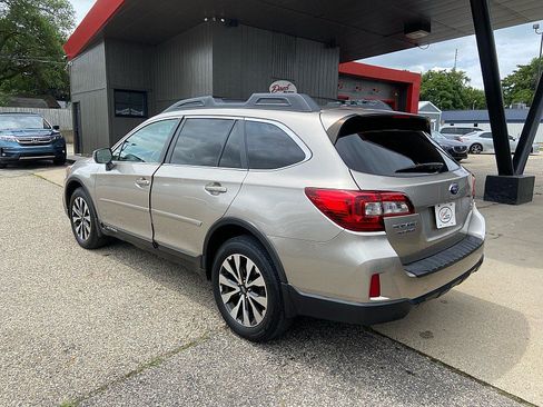 Used 2015 Subaru Outback 3.6R Limited AWD/4WD image 2