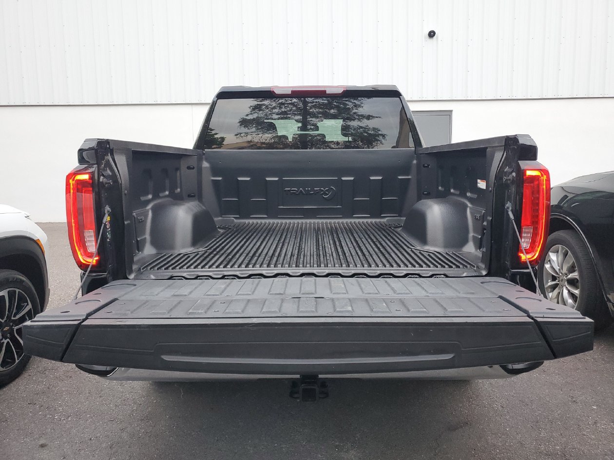 Used 2025 GMC Sierra 1500 SLT RWD image 9