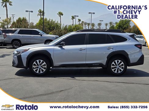 Used 2025 Subaru Outback Premium AWD/4WD image 4