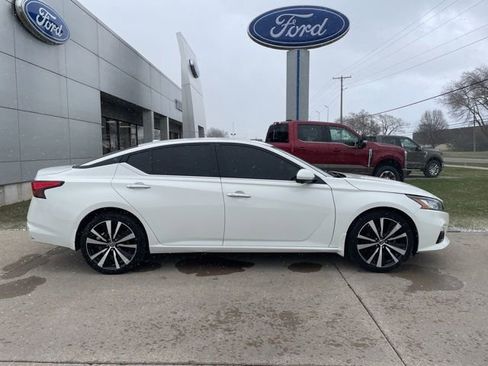 Used 2019 Nissan Altima 2.5 Platinum image 16