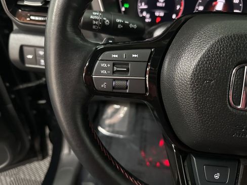 Used 2025 Honda Pilot Black Edition image 15