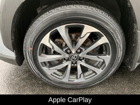 Used 2023 Toyota Corolla Cross XLE w/ Convenience Package image 10