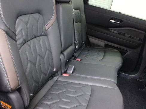 New 2026 Nissan Pathfinder Platinum FWD image 21