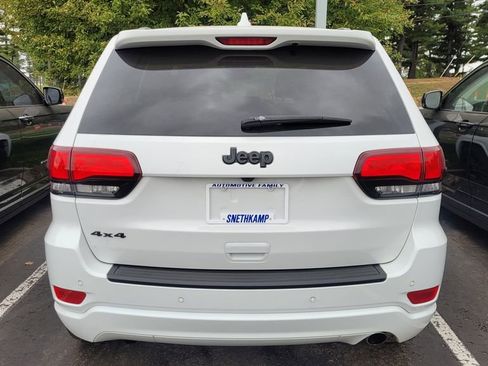 Used 2022 Jeep Grand Cherokee Laredo X image 8