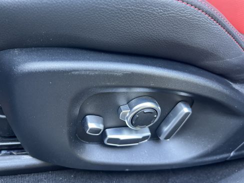 Used 2018 Jaguar F-PACE R-Sport image 21