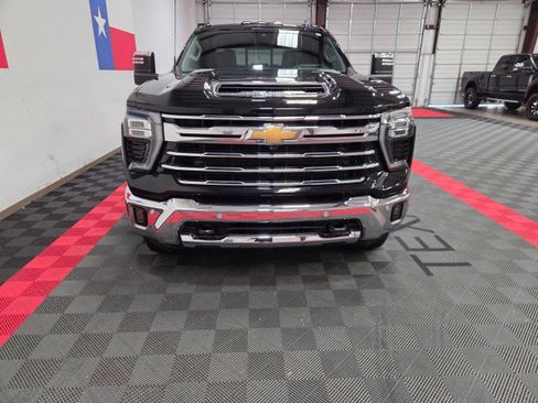 Used 2024 Chevrolet Silverado 2500 LTZ w/ LTZ Premium Package AWD/4WD image 4