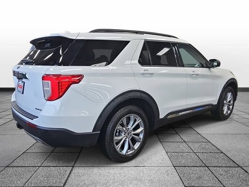 Used 2021 Ford Explorer XLT w/ Equipment Group 202A image 5