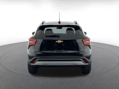 Used 2025 Chevrolet Trax LT w/ LT Convenience Package FWD image 8