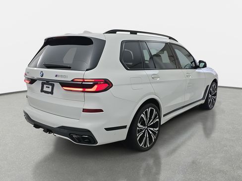 Used 2025 BMW X7 M60i w/ Executive Package image 5