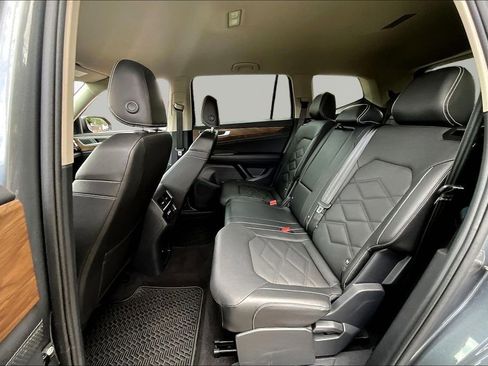 Used 2025 Volkswagen Atlas SE FWD image 23