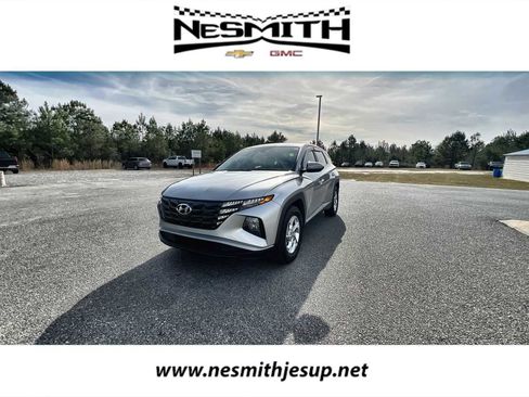 Used 2022 Hyundai Tucson SE image 1