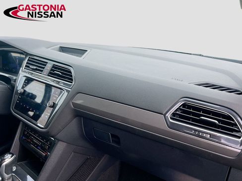 Used 2024 Volkswagen Tiguan SE image 39