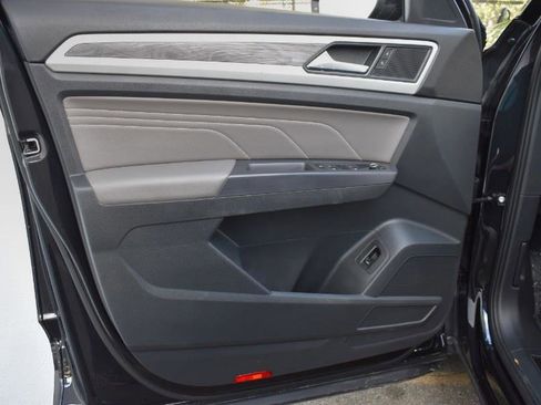 Used 2021 Volkswagen Atlas Cross Sport SE w/ Panoramic Sunroof Package image 34