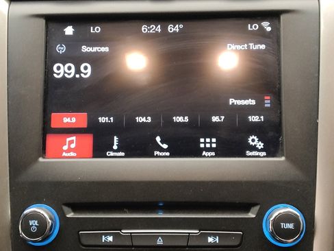 Used 2018 Ford Fusion SE w/ Fusion SE Technology Package FWD image 25