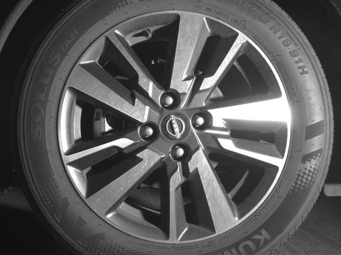 Used 2025 Nissan Versa SV image 12