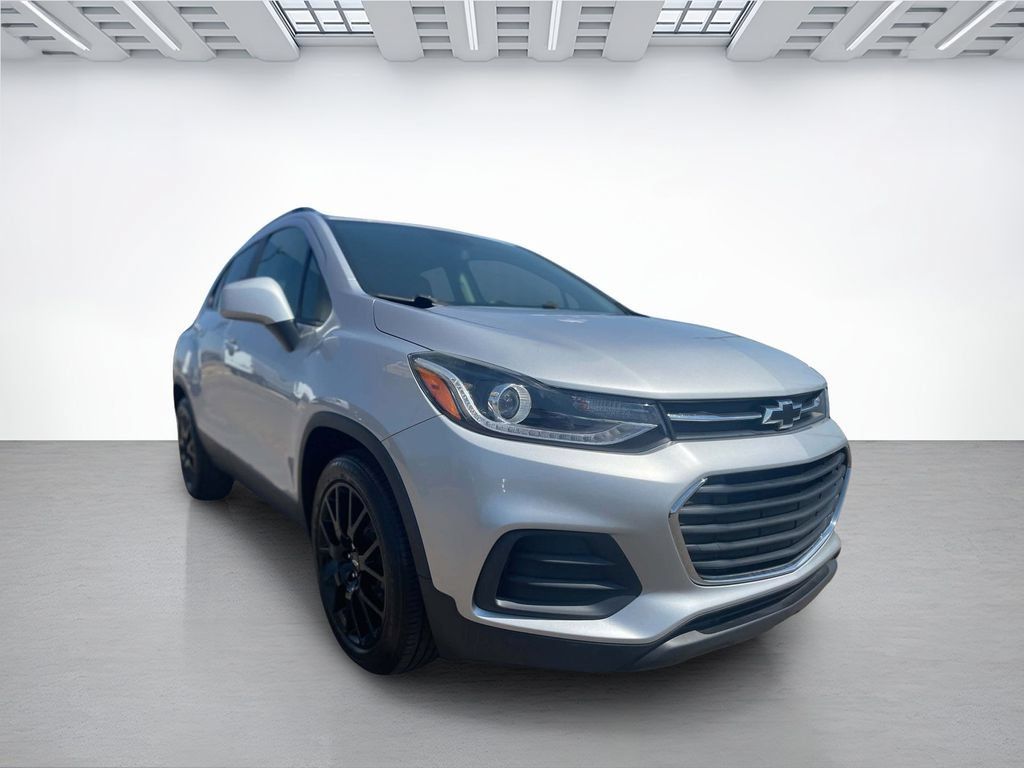 Used 2021 Chevrolet Trax LT w/ Sport Edition FWD image 3