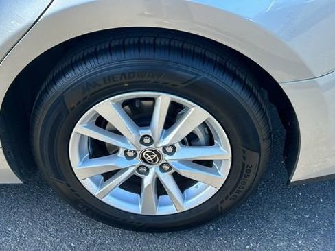 Used 2025 Toyota Camry LE image 6