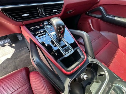 Used 2023 Porsche Cayenne Platinum Edition image 27
